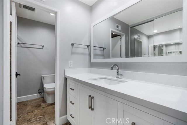 Building Photo - 5800 Owensmouth Ave