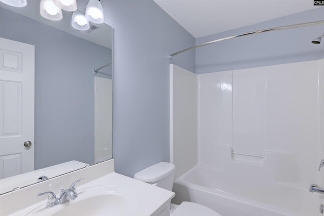 Building Photo - 2 Rose Dew Ln
