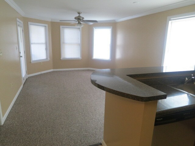 Building Photo - 1517 Laurel Ave