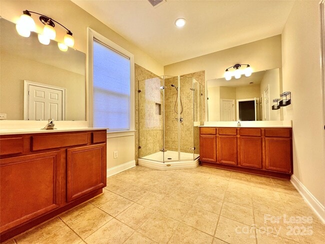 Building Photo - 1205 Gainsborough Dr