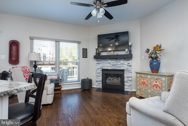 Building Photo - 6326 Dunman Way