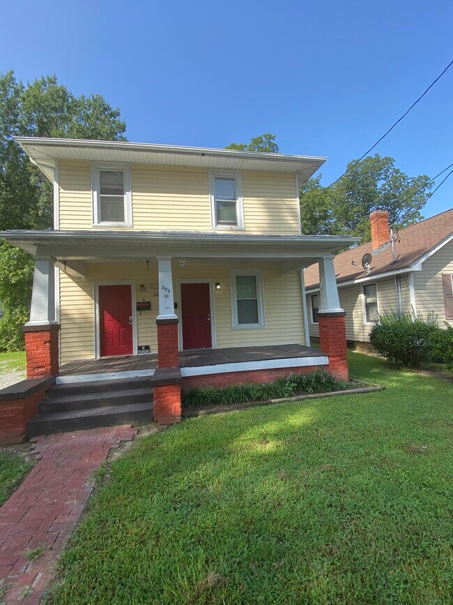 Building Photo - 303 Paris Ave