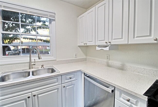 Building Photo - 13708 Orange Sunset Dr