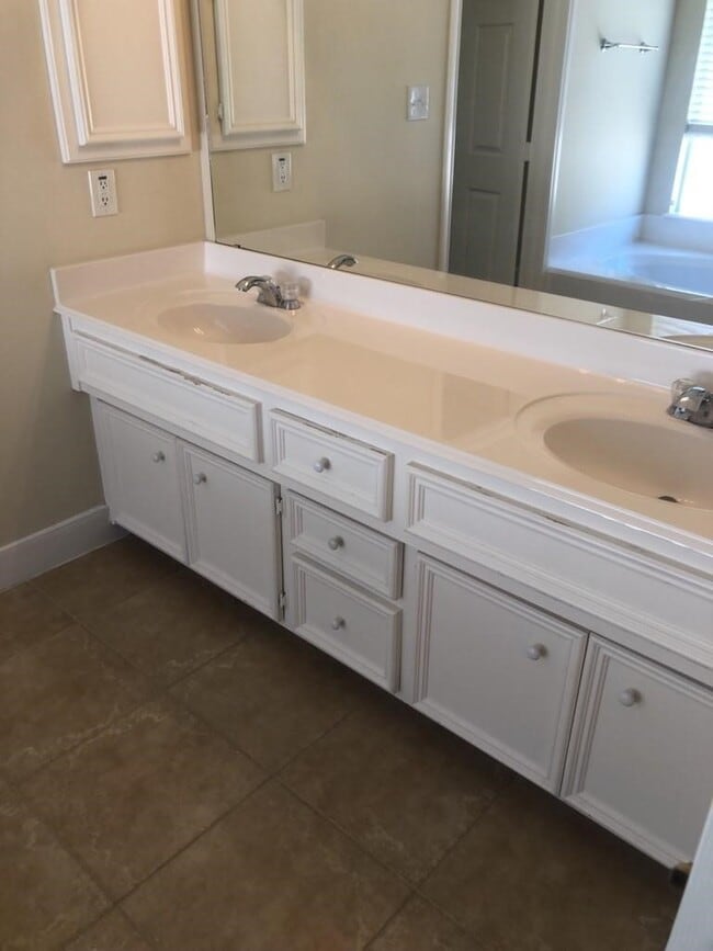 Building Photo - 4100 Blossom St