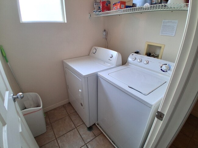 Building Photo - 652 E 700 N