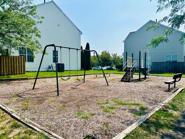 Building Photo - 2418 Misty Dawn Ct