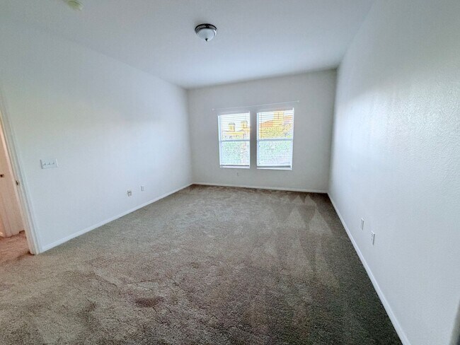 Building Photo - GREAT SUMMERLIN CONDO IN GATED COMMUNITY!!