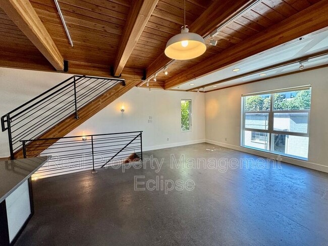 Building Photo - 3819 Interlake Ave N