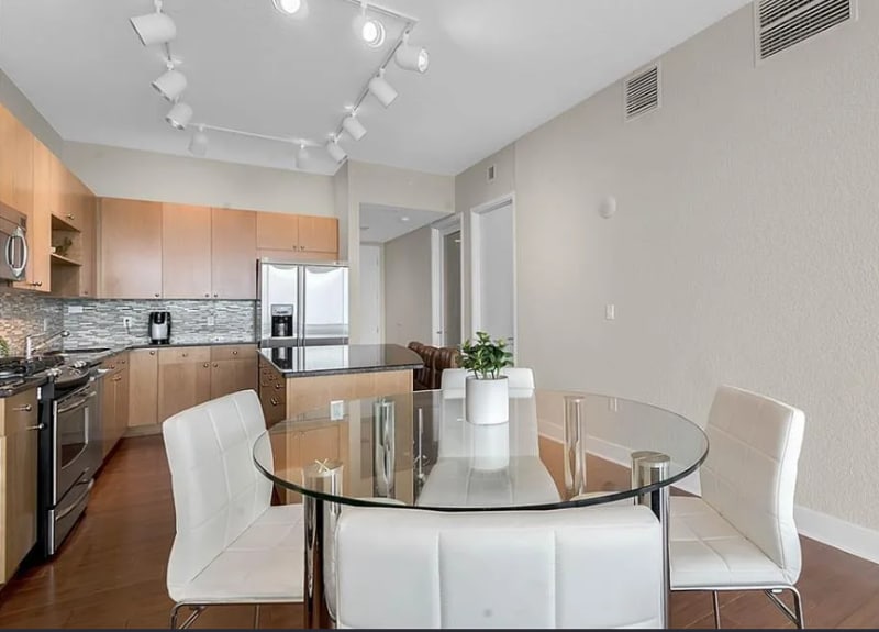 Building Photo - 150 E Robinson St