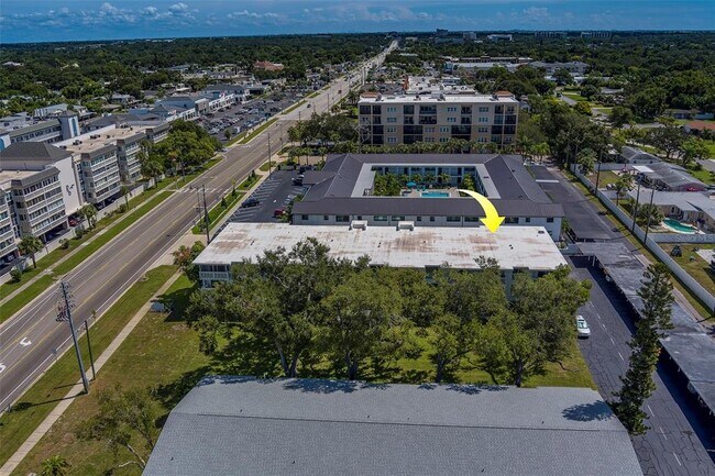 Building Photo - 2944 W Bay Dr
