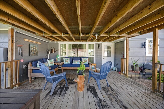 Building Photo - 918 Hollow Tree St