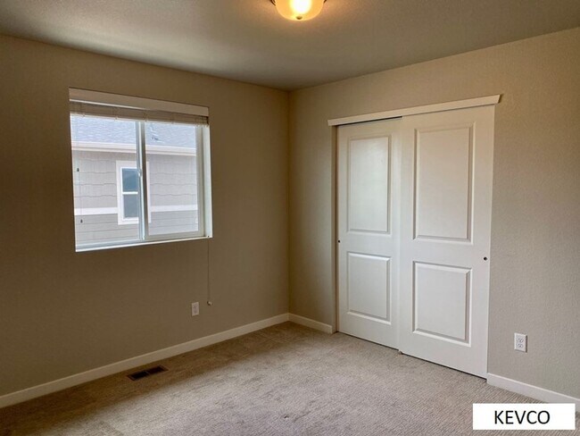 Building Photo - Spectacular New Construction!