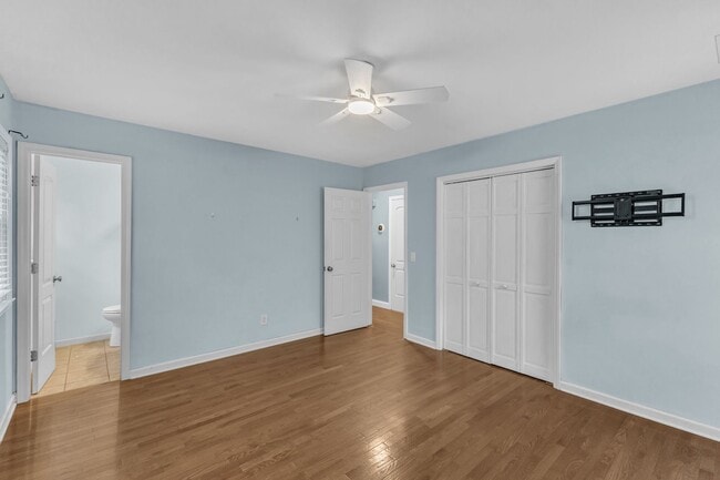 Building Photo - Cute 3/1.5 Close to RTP