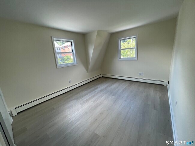 Building Photo - 71 Alvord Ln