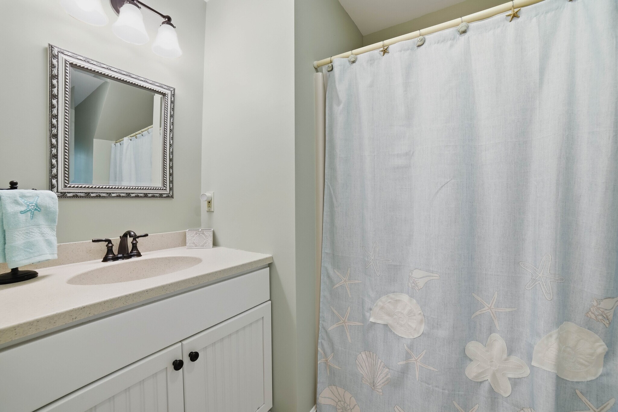Full bath 2nd floor - 3 Rosewood Ln