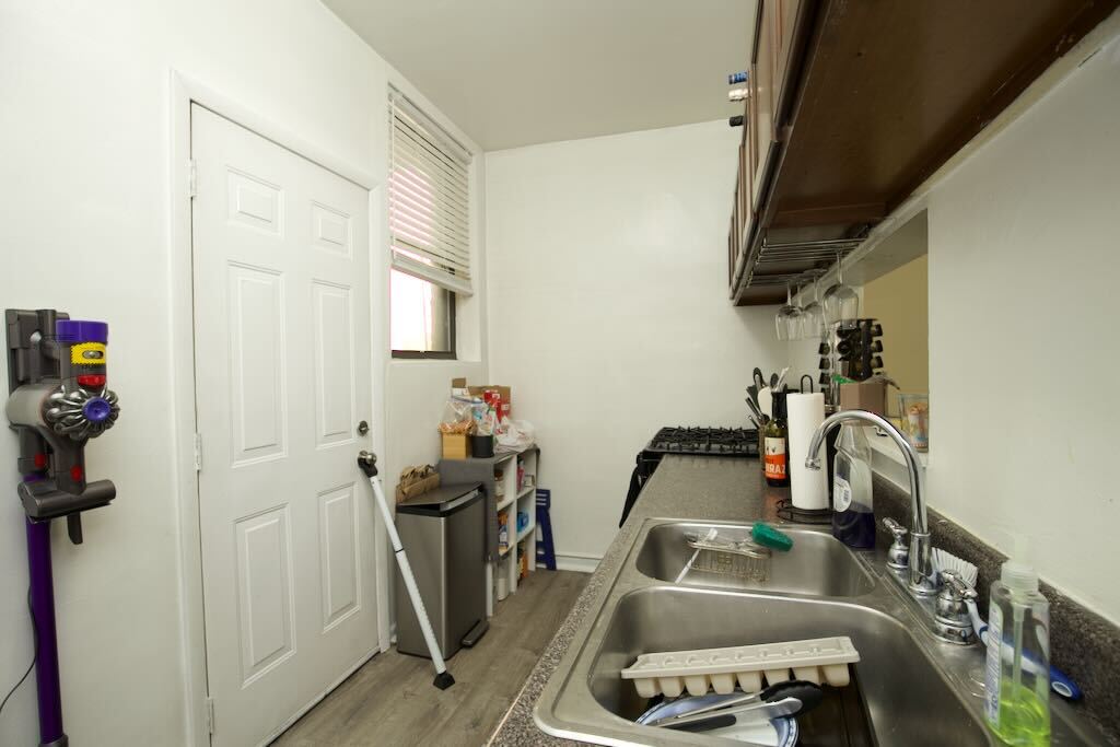 Building Photo - 724 W Roscoe St