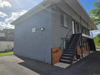 Building Photo - 947 Grebe St