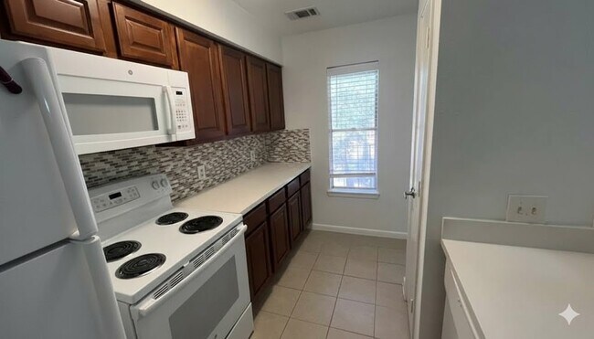 Building Photo - 10555 Turtlewood Ct