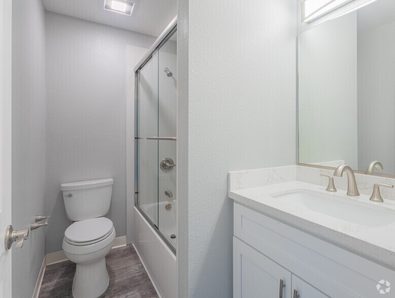 Interior Photo - 100 Union Avenue Apartments
