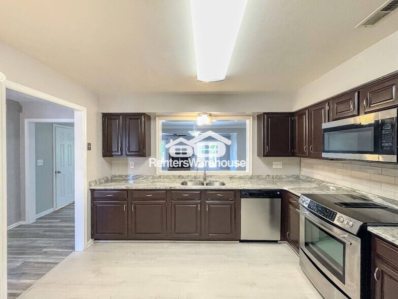 Building Photo - 502 Kempsville Greens Ct