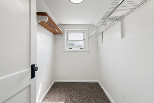 Building Photo - Beautiful 3 bedroom home in Jeannette avai...