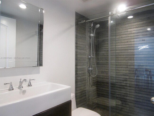 Building Photo - 770 Claughton Island Dr