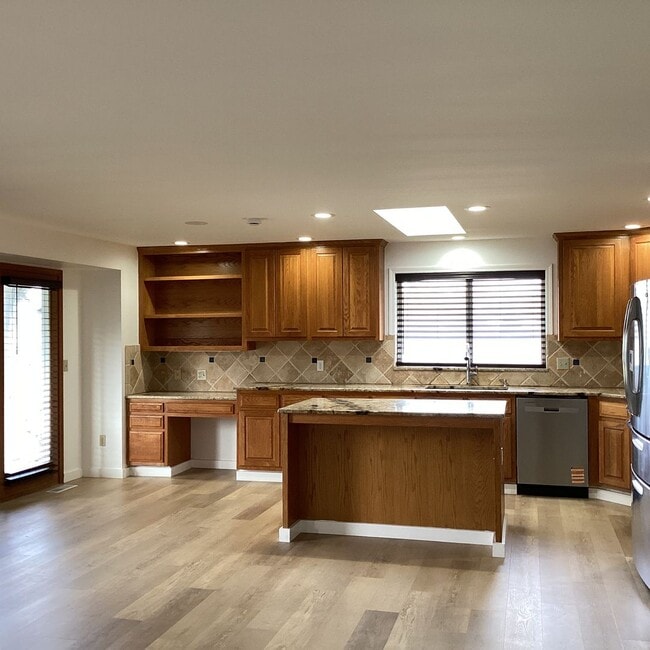 Building Photo - Ranch Style Rambler located in Stannwood