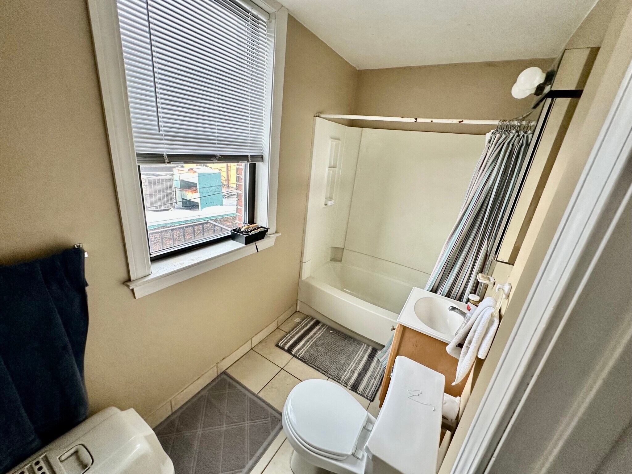 Building Photo - 17 Highgate St