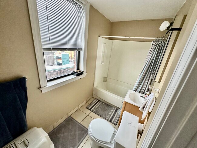 Building Photo - 17 Highgate St