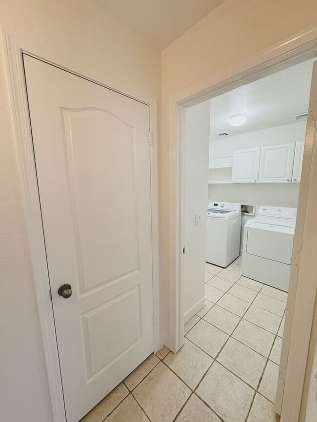 Building Photo - MOVE IN SPECIALS!! 15 DAYS RENT FREE!! Wonderful large, 4 br 2.5 ba family home in Johnson Ranch