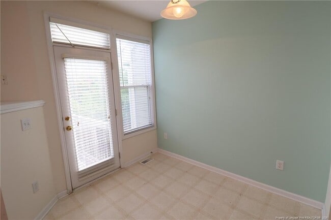 Building Photo - 416 Oak Pine Dr