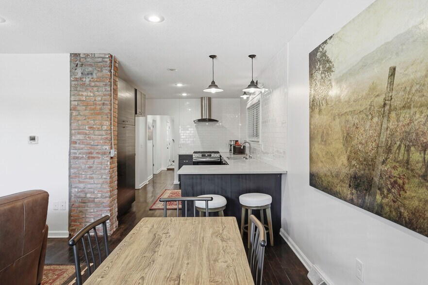 Building Photo - 556 Harrison St