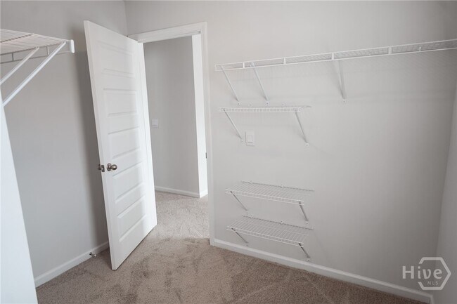 Building Photo - 102 Red Admiral Ln