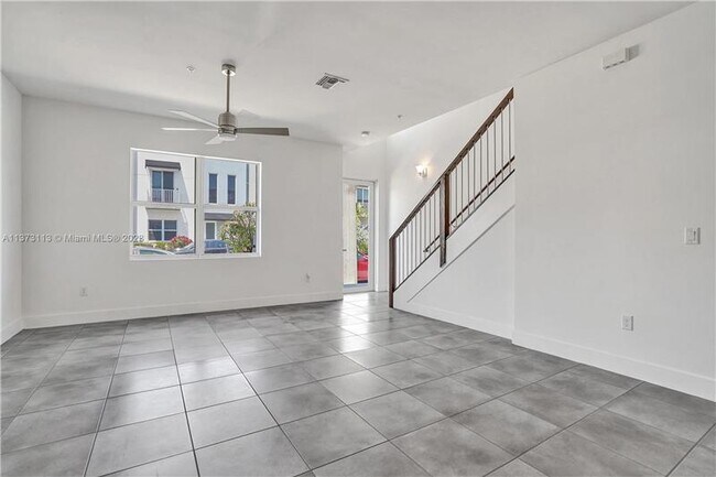 Primary Photo - 400 NE 35th Ct