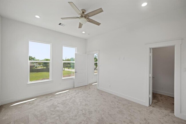 Building Photo - 4914 Lavender St