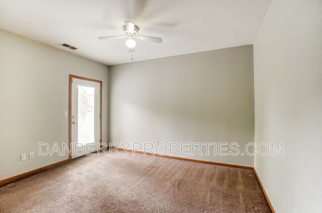 Building Photo - 1107 N Byrne Rd