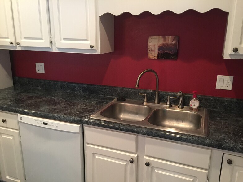 Kitchen - 4912 Angelia Dr