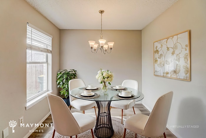 Building Photo - 1005 Meadowbend Dr