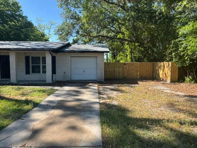 Building Photo - Home For Rent