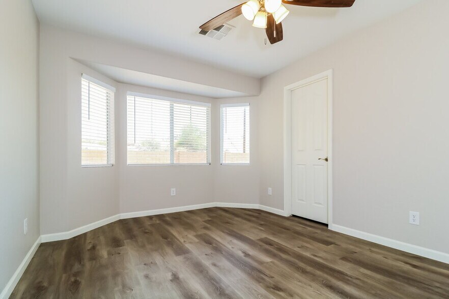 Building Photo - 10043 N 115th Dr