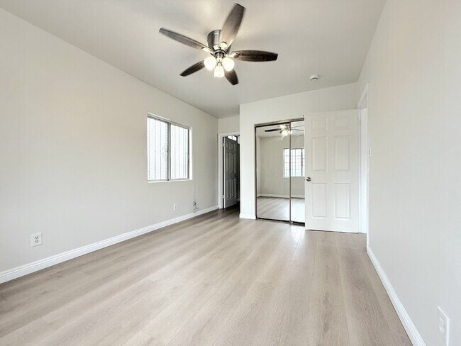 Building Photo - 1323 W 58th St