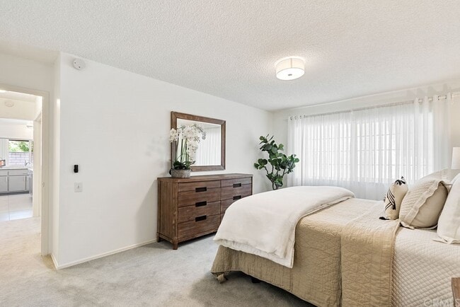 Building Photo - 2650 Altamira Dr