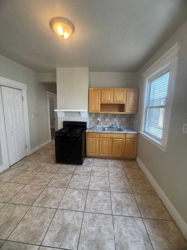 Building Photo - 30 Wainwright St