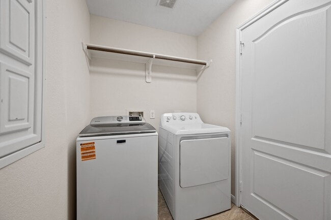 Building Photo - 3027 Lockeridge Village Dr