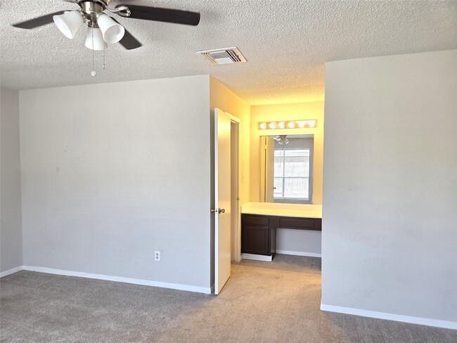 Building Photo - 13427 Juniper Point Dr
