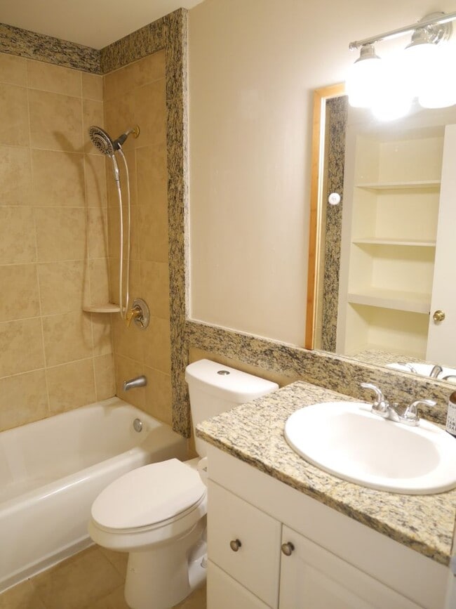 Building Photo - Jessup Townhome- Move-in Ready