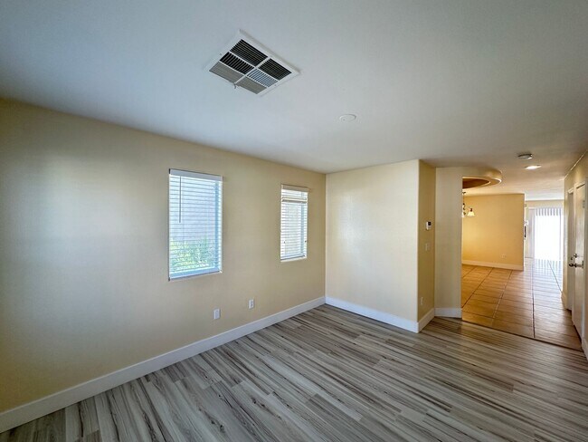 Building Photo - FALCON POINTE