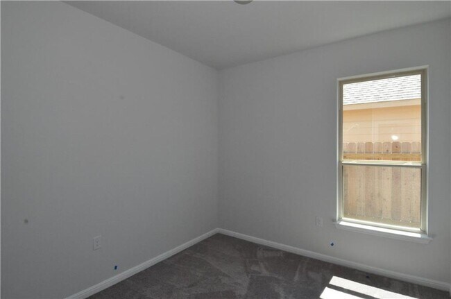 Building Photo - Great location in a quiet neighborhood! Pet Friendly!