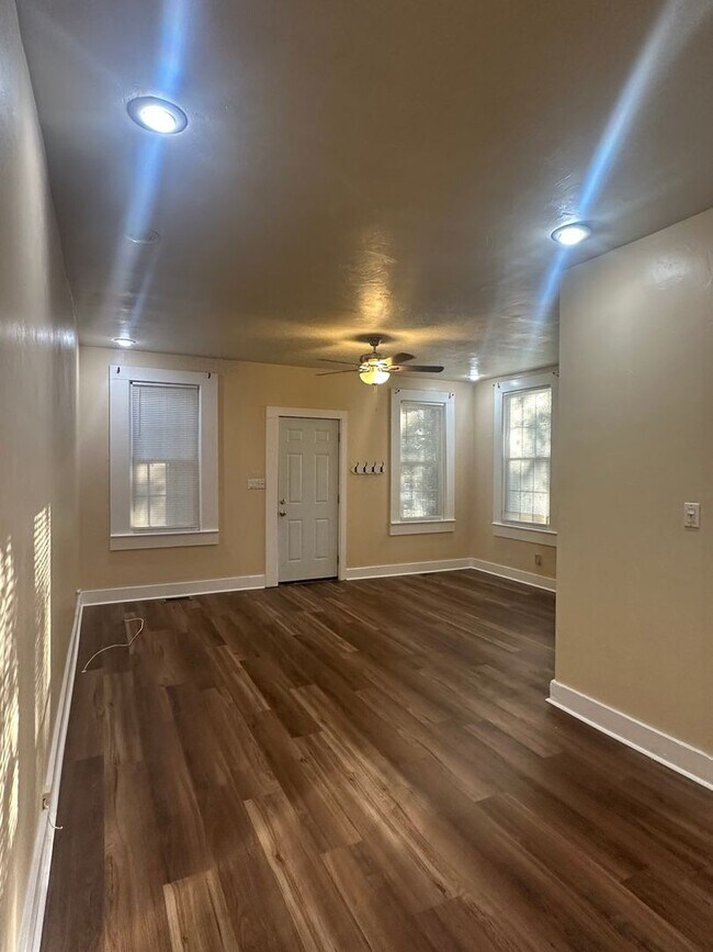 Building Photo - 322 Oakland Ave