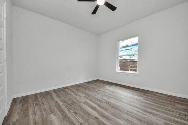 Building Photo - 7021 Canal St